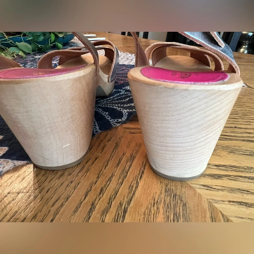 Swedish Hasbeens Metallic Silver Sandals - Picture 2 of 6